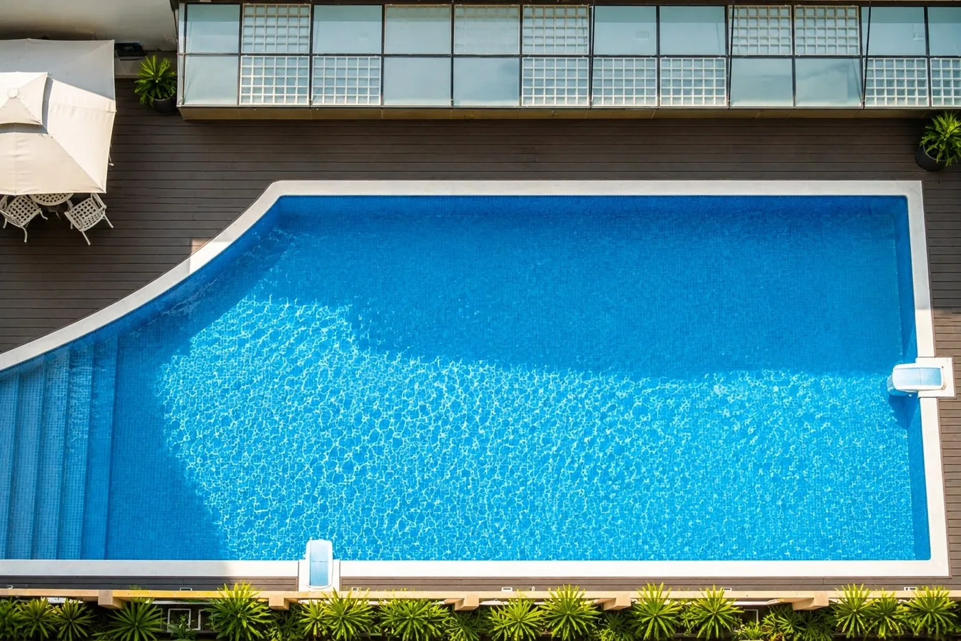 Hamptons Apartments luxury suite interior and amenities